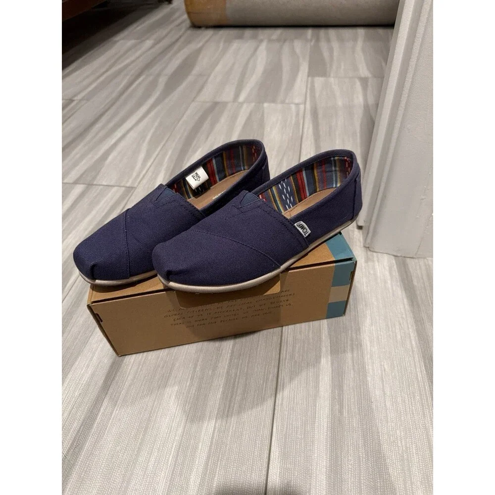 Toms - Picture 1 of 2